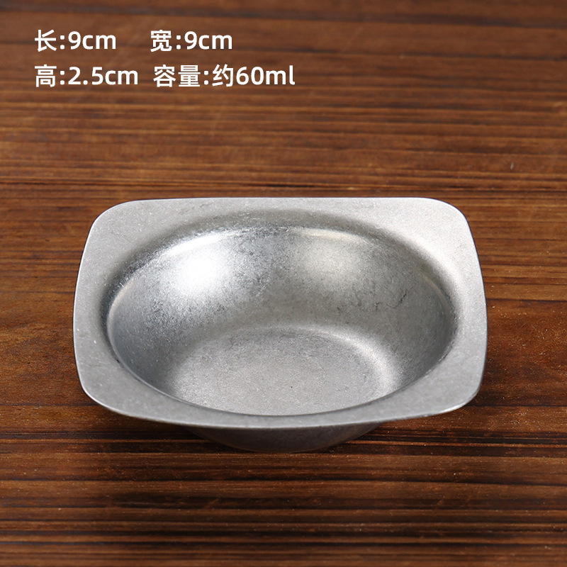 A square-shaped sauce dish (with snowflake-like texture).