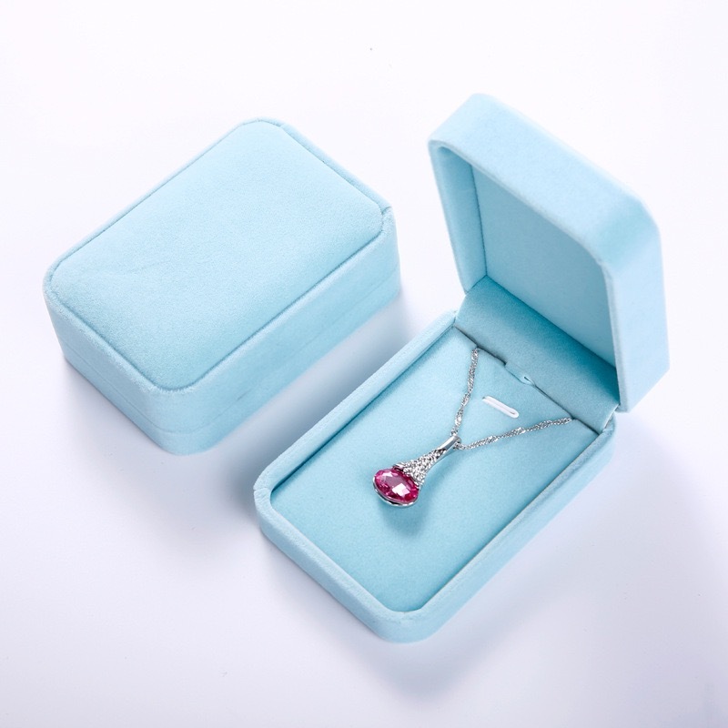 Scatola grande blu per collana.