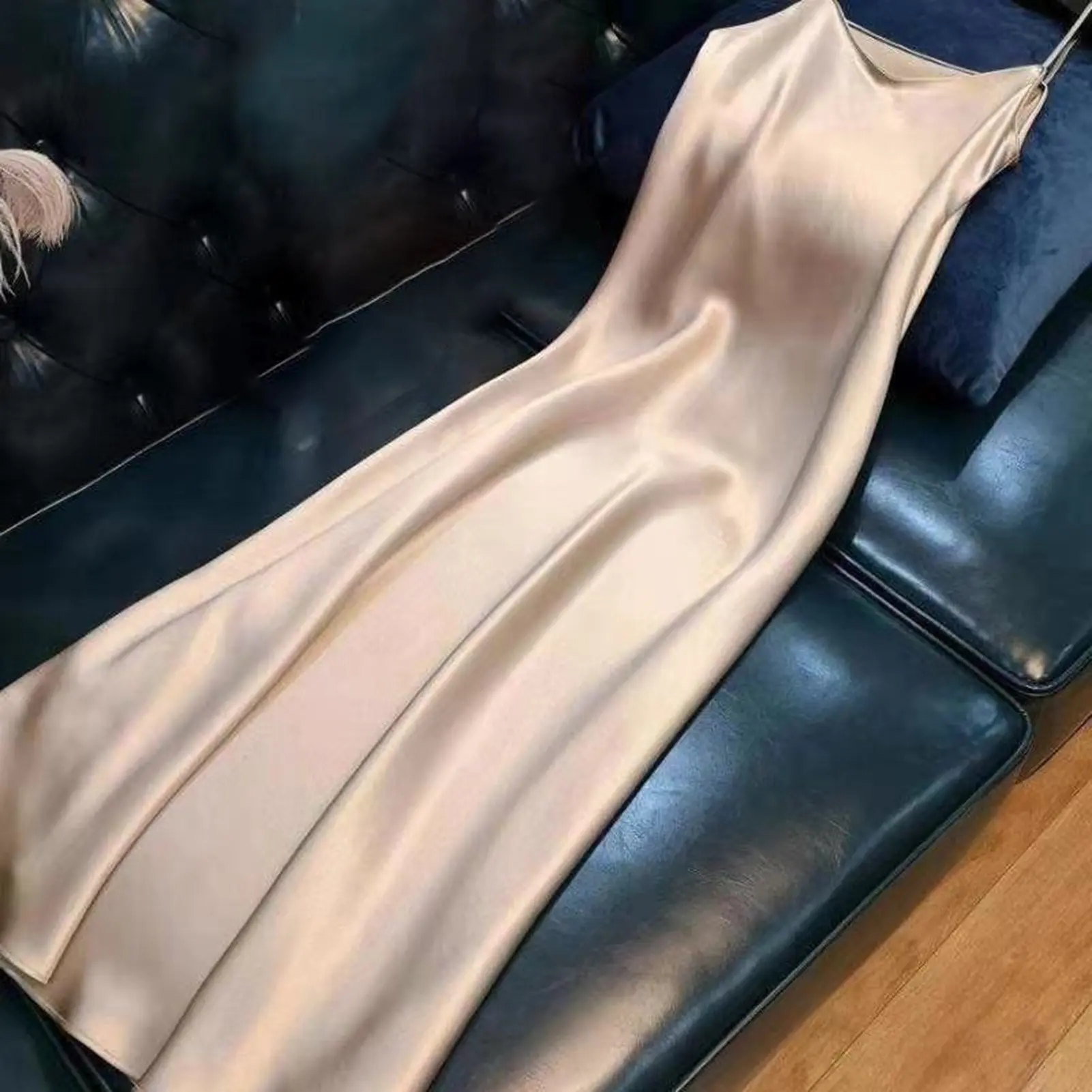 Frauen Sommer Sexy Kleid Spaghetti träger V-Ausschnitt Maxi kleid New Lady Smooth Satin Solid Casual Dress