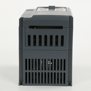 Primacía de calidad Entrada monofásica 220V 4.5A 0.75kW Convertidores de inversor VFD de baja potencia Unidad de frecuencia variable