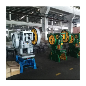Pequeña punzonadora automática de chapa de metal CNC Estándar europeo Nueva condición Precio competitivo Estampado de acero Incl. Bomba