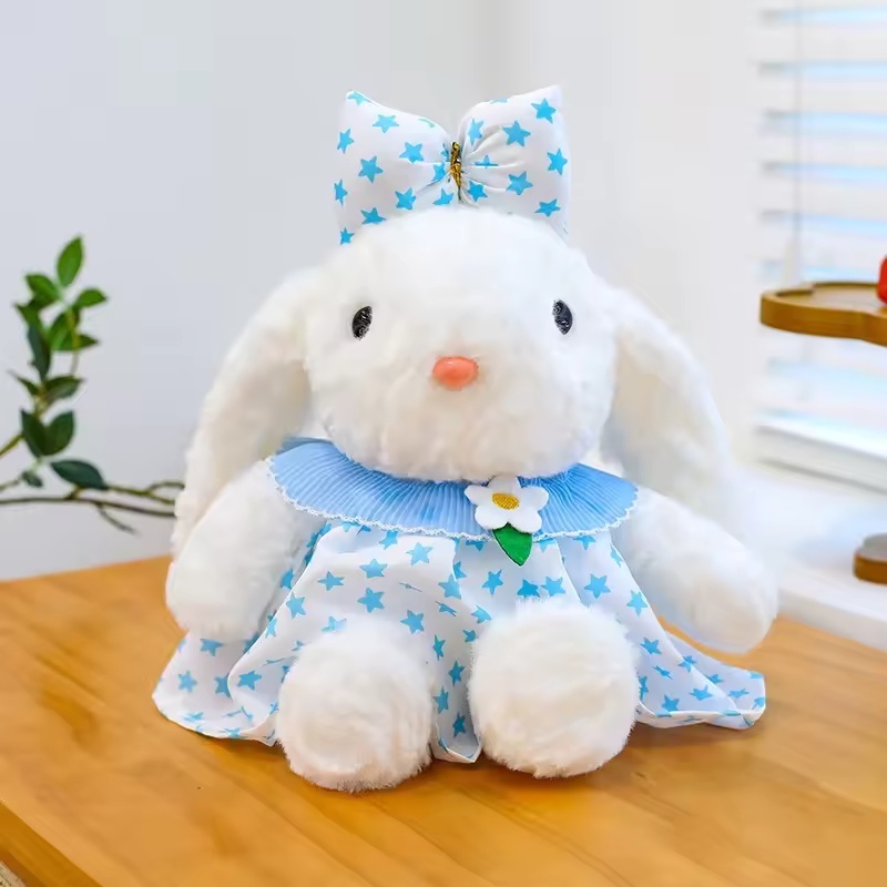Vestido blanco de princesa con lazo de conejo y estrellas azules.