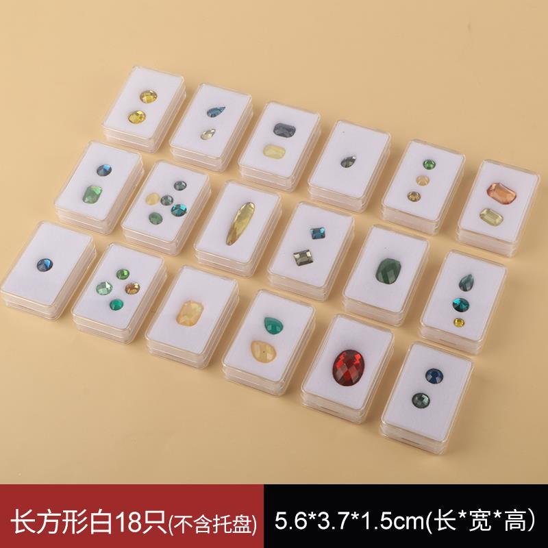 18 petits rectangulaires blancs