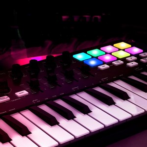 На выбор панда мини II портативный 25-ключ USB MIDI контроллер клавиатуры с 8 RGB подсветкой колодки 4 передаче ручки управления 4 A - Product Image 3