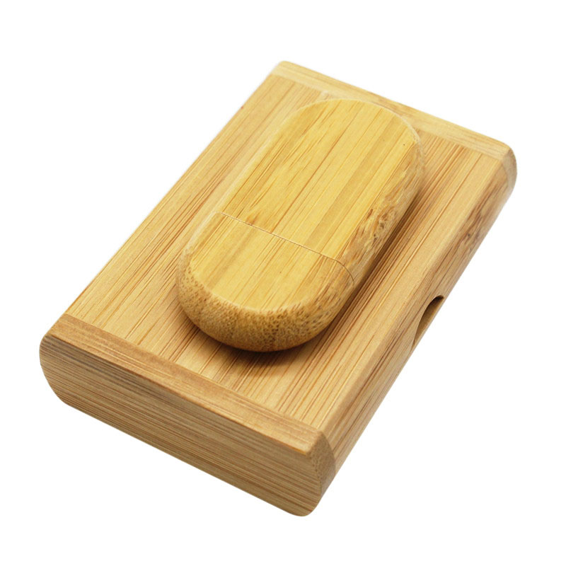 USB et boîte en bambou carbonisé
