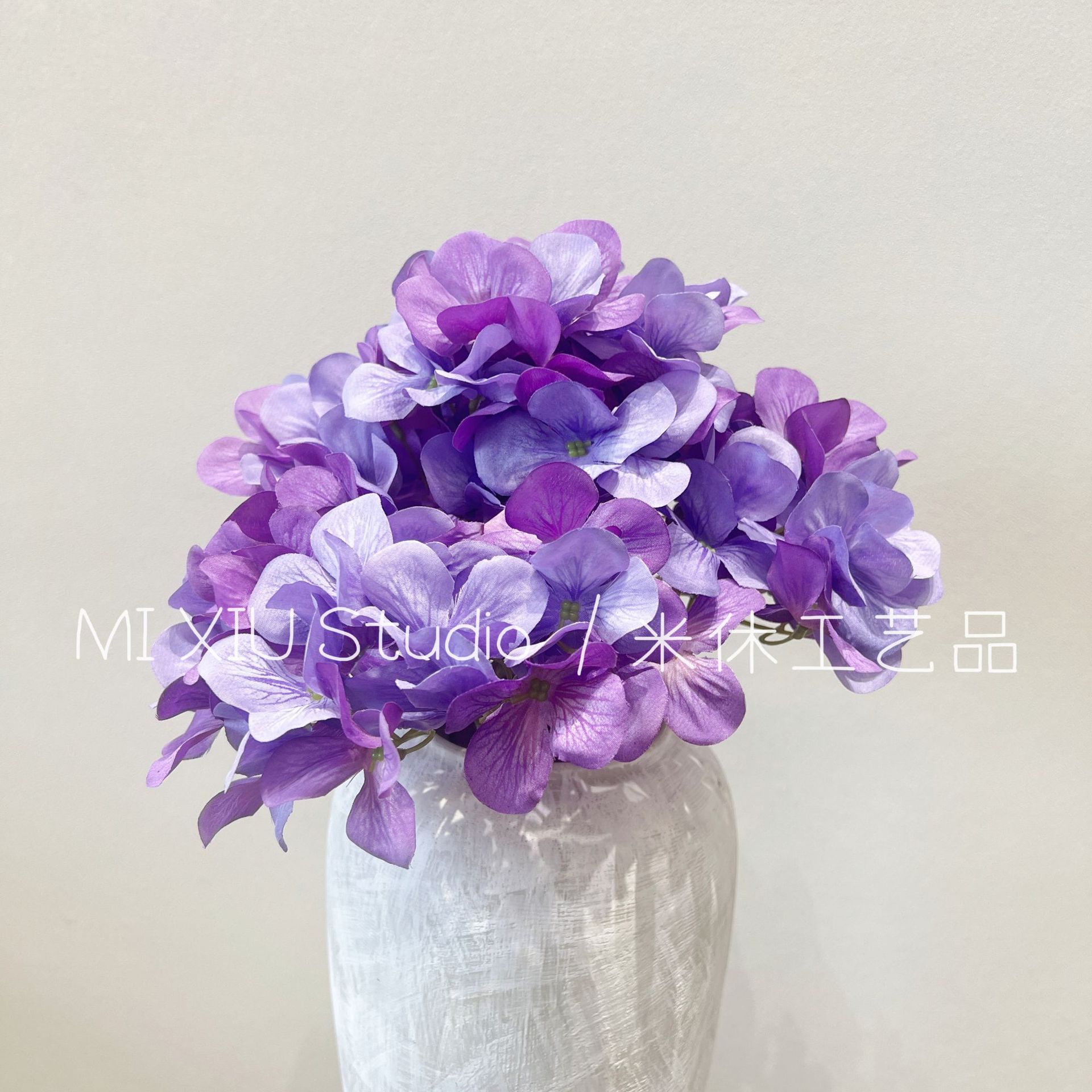 Hortensia à 5 têtes de couleur violet foncé
