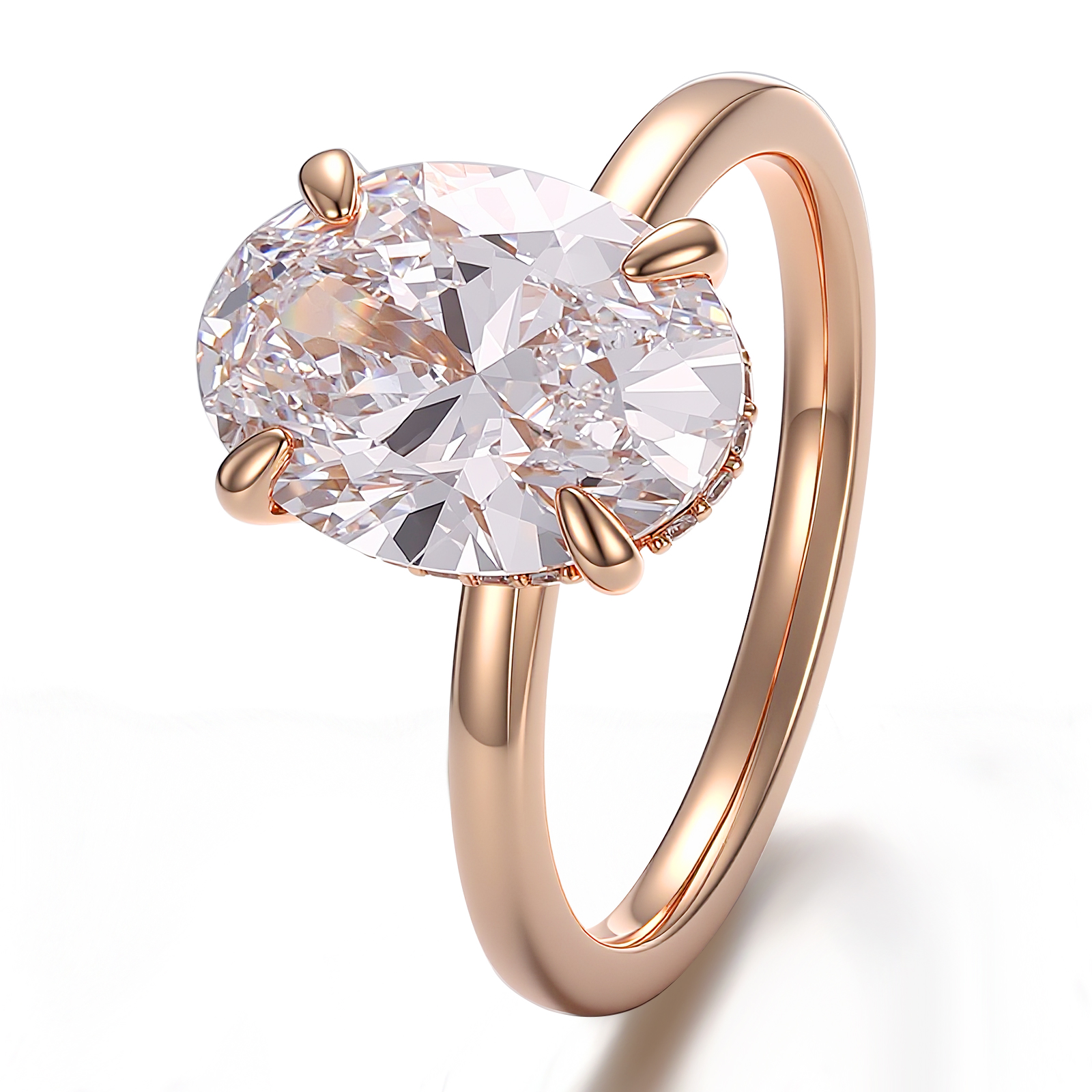 Bague en or massif 18 carats avec diamant de laboratoire.