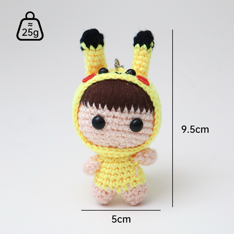 Muñeco disfrazado de Pikachu, premium, adorable, con cuatro personajes.