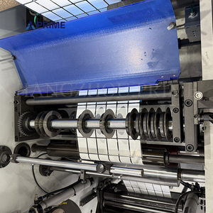 Voll automatische Etiketten aufkleber Non-Stop-Aufwickel maschine mit automatischem Entladen des Slitters