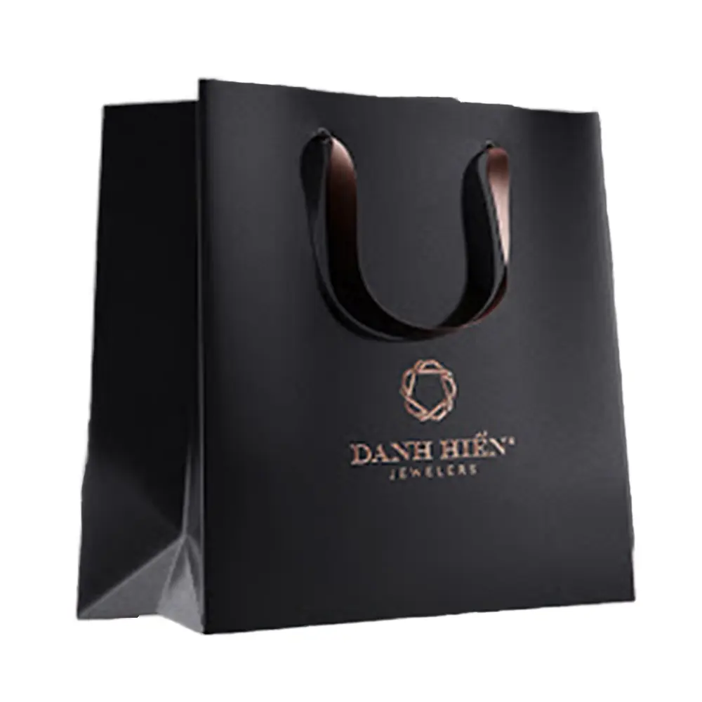 Logo vernikli yüzey hediye alışveriş kullanımı ile giyim özel ambalaj için toptan lüks mat siyah geri dönüşümlü kağıt çanta