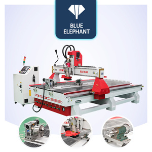 出售带<span class=keywords><strong>5.5kw</strong></span>水冷主轴的竞争性数控路由器1530 ATC 3D木雕机
