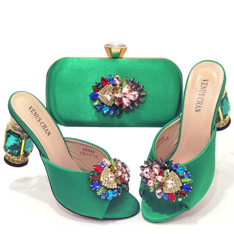 สีเขียว