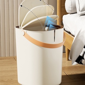 Contenedor de basura rectangular de pie de plástico con estructura protectora Cubo de basura de mano Tapa de almacenamiento al aire libre Hoteles incluidos - Product Image 1