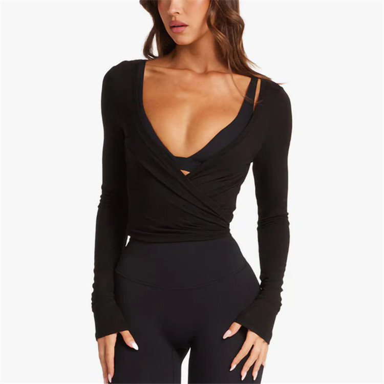 เสื้อแขนยาวสีดำ