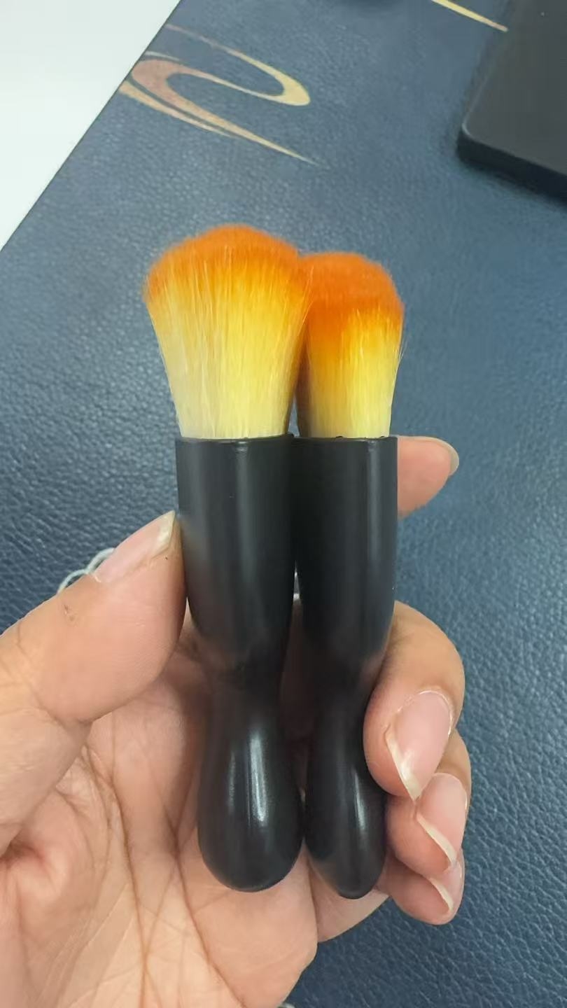 different about the two brush