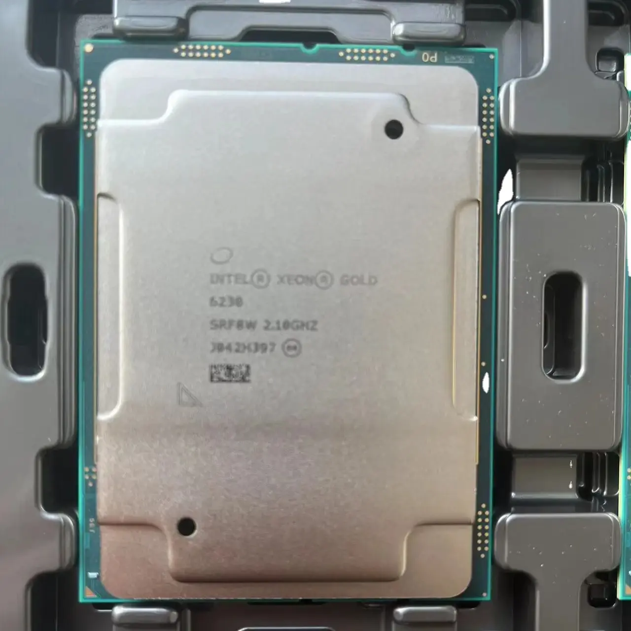 Fabbrica diretta Intel Xeon Server processore argento 4210 oro 6230 platino 8280 28 core 2.7GHz Rack tipo in magazzino