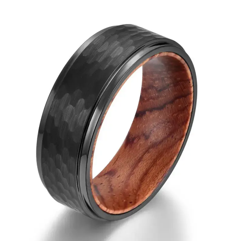 Cincin Pernikahan Pria, Cincin Whiskey Barrel Dipalu, Kayu Tungsten Miring