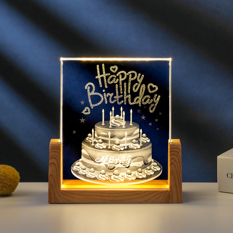 Torta di compleanno con luce calda
