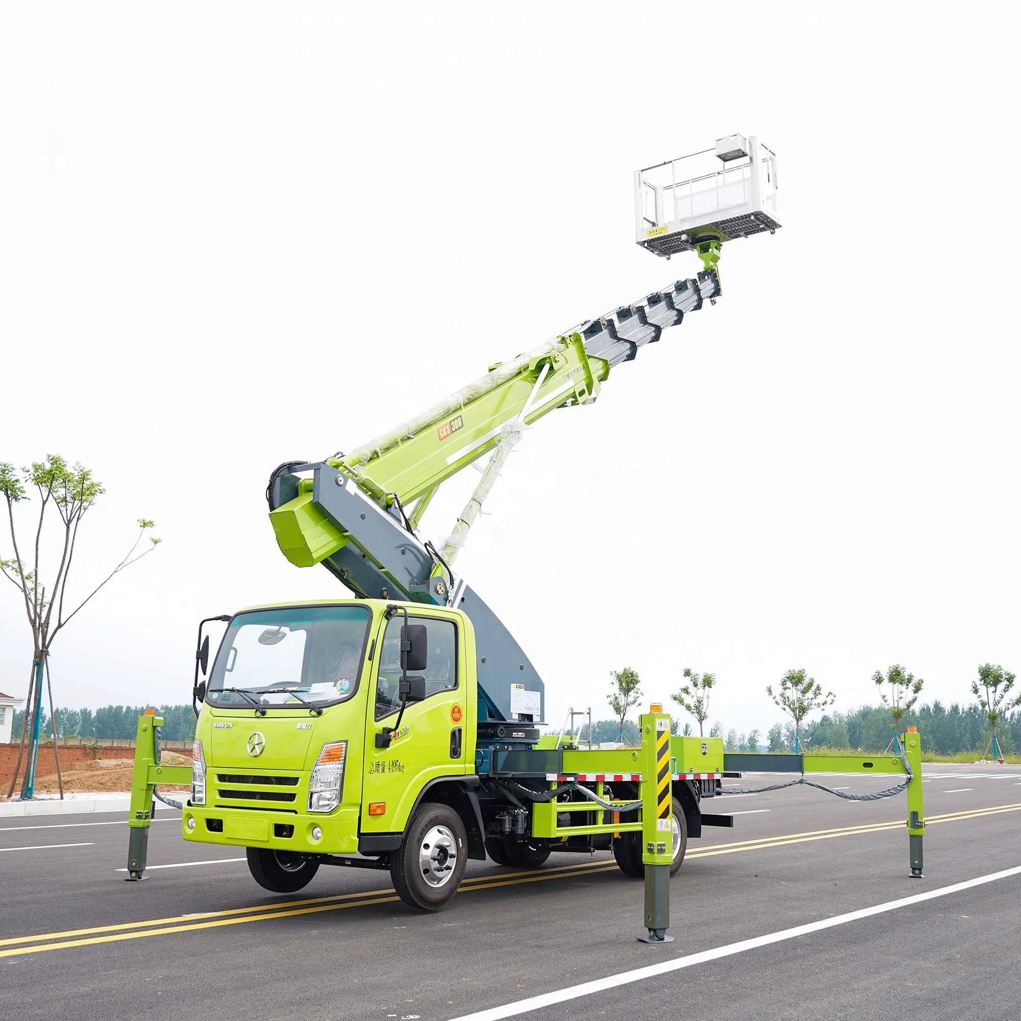 Hot Sale 30M 28M 36M Skylift Telescopic Lifting Aerial Work Platform Truck For Sale In Russian