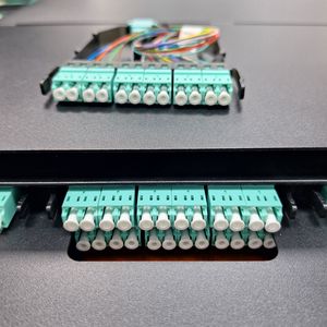 Solución de centro de datos de suministro de fábrica 1U MPO 144Core LC Connector Module ODF Patch Panel
