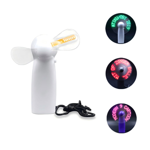 2025 logotipo personalizado impreso Mini pantalla Led programable portátil ventilador eléctrico de mano mensaje personalizado ventilador de batería
