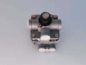 High Quality F2000 F3000 Truck Spare Parts 81.52116.6071 <strong>Differential</strong> <strong>Relay</strong> <strong>Valve</strong>