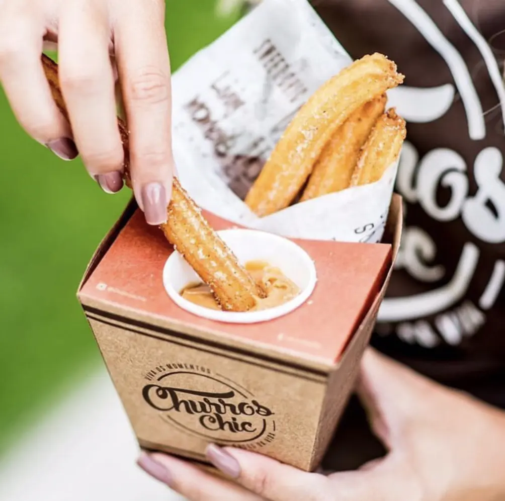 Soporte desechable biodegradable para patatas fritas, embalaje de papel de grado alimenticio, caja de Churros calientes, tamaño personalizado