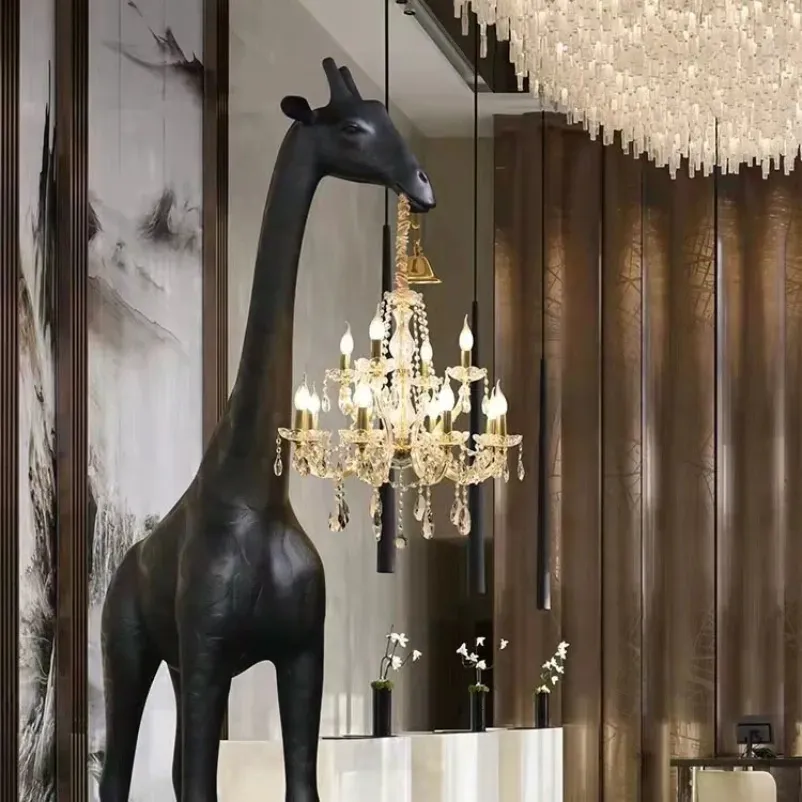 Sala de exposición vestíbulo del hotel adornos lámpara de pie escultura de metal con iluminación LED jirafa piso resina animal arte Luz
