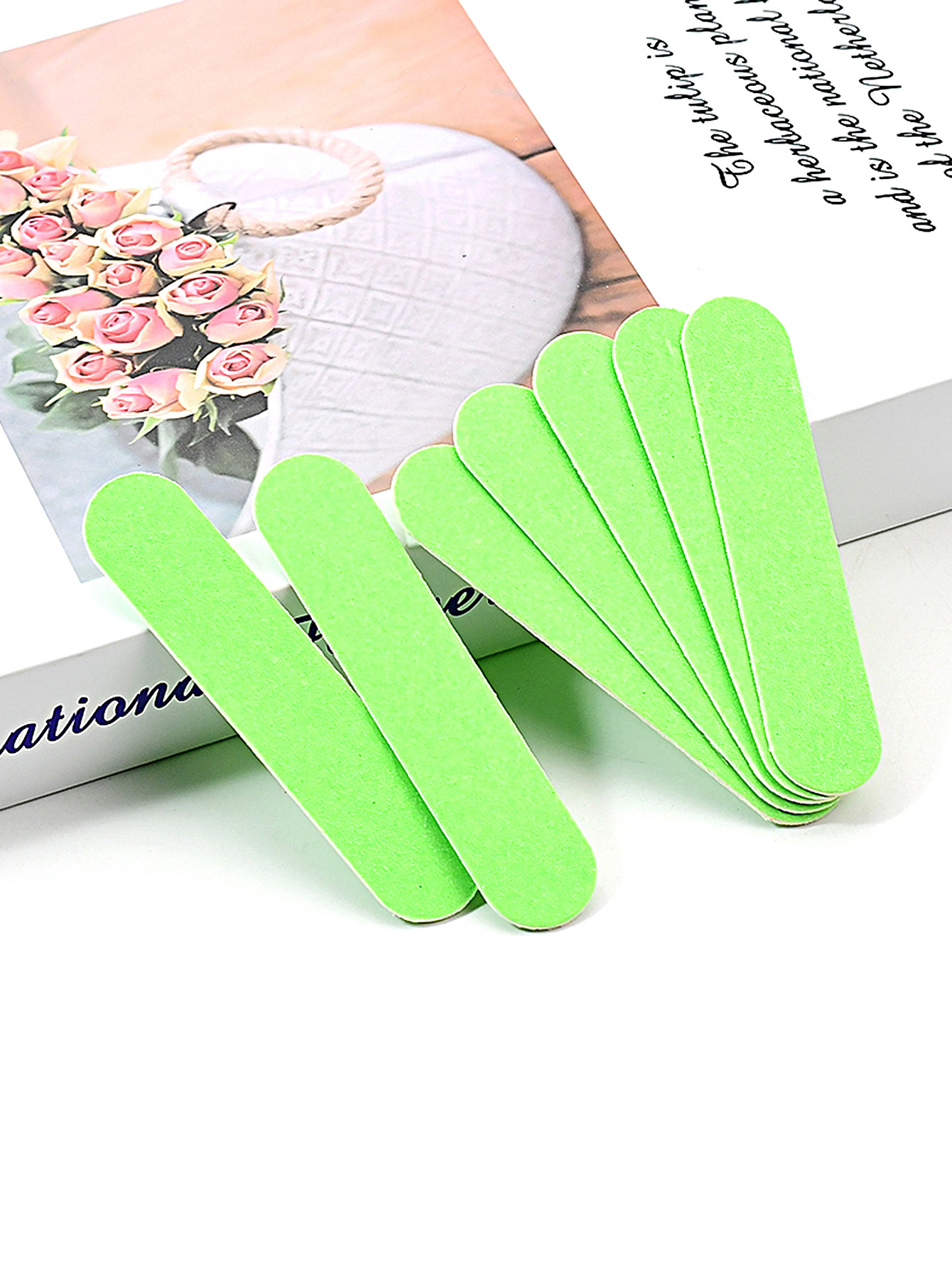 Lima de madera verde de 9 cm.