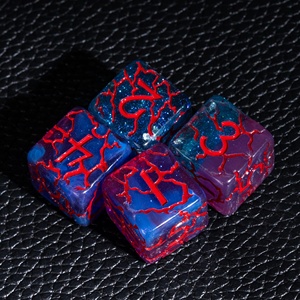 ลูกเต๋าเกม RPG D & D ทำจากเรซินสำหรับการพนันลูกเต๋าหกด้านลายกาแล็กซีมีแววดาวสีม่วงใสออกแบบได้ตามต้องการ - Product Image 3