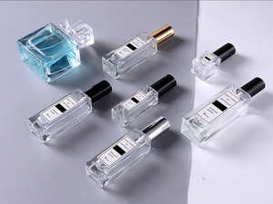 Toptan sıcak satış üreticisi 5ml 7ml 10ml 20ml 30ml 50ml 100ml kare şeklinde sprey lüks doldurulabilir cam parfüm - Product Image 4