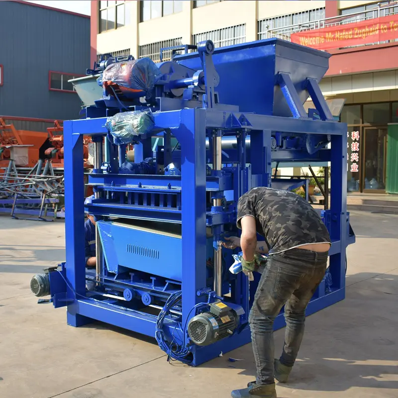Machine de fabrication de blocs/prix de la machine à briques à emboîtement automatique/finisseur de machines pour matériaux de construction en Chine
