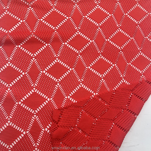 XA2915 tela de malla de LICRA de poliéster elástica de 4 vías de color personalizado para traje de baño agujero tricot red Bikini de natación liso - Product Image 2