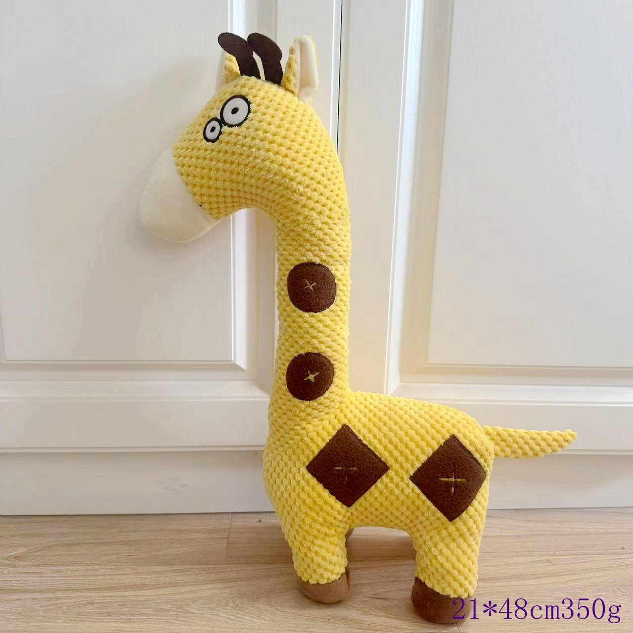 Il grande giocattolo della giraffa può nascondere il cibo