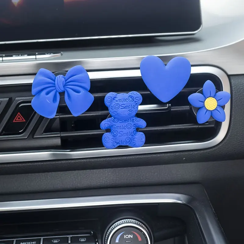 4pcs יוקרה מפורסם מותג רכב בושם לשקע מזגן מכונית אופנה קליין כחול דוב קישוט