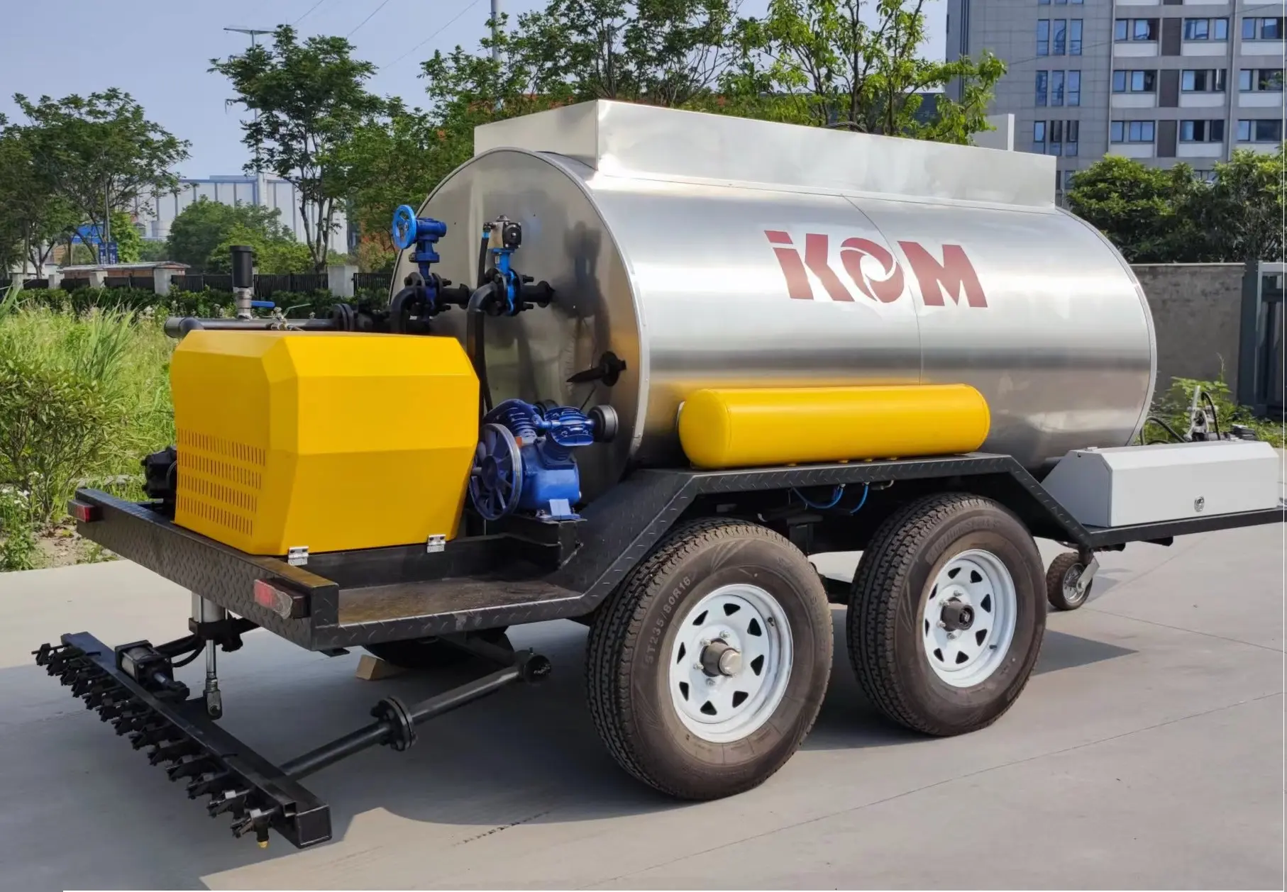 IKOM road construction asphalt distributor trailer truck machinery price for sale