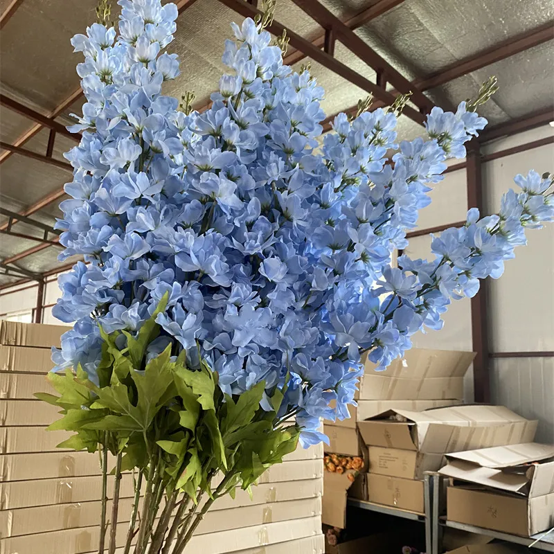 Fiori artificiali all'ingrosso della fabbrica fiore di Delphinium di seta blu per la decorazione di nozze