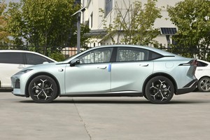 2024 Deepal SL03 derin mavi Sedan EV araba 530km-610km aralığı Turbo 4L motor Used sürücü ACC Cruise Control R19 kullanılan 0km açık koyu - Product Image 5