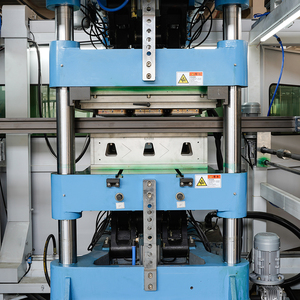 Máquina de fabricación de contenedores de caja de concha biodegradable de tres estaciones completamente automática - Product Image 6