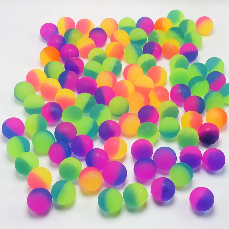 Atacado Novos Designs maçante polonês 25mm 30mm arco-íris Cápsula Brinquedo Multi Color High Bouncing Borracha Elástica bola
