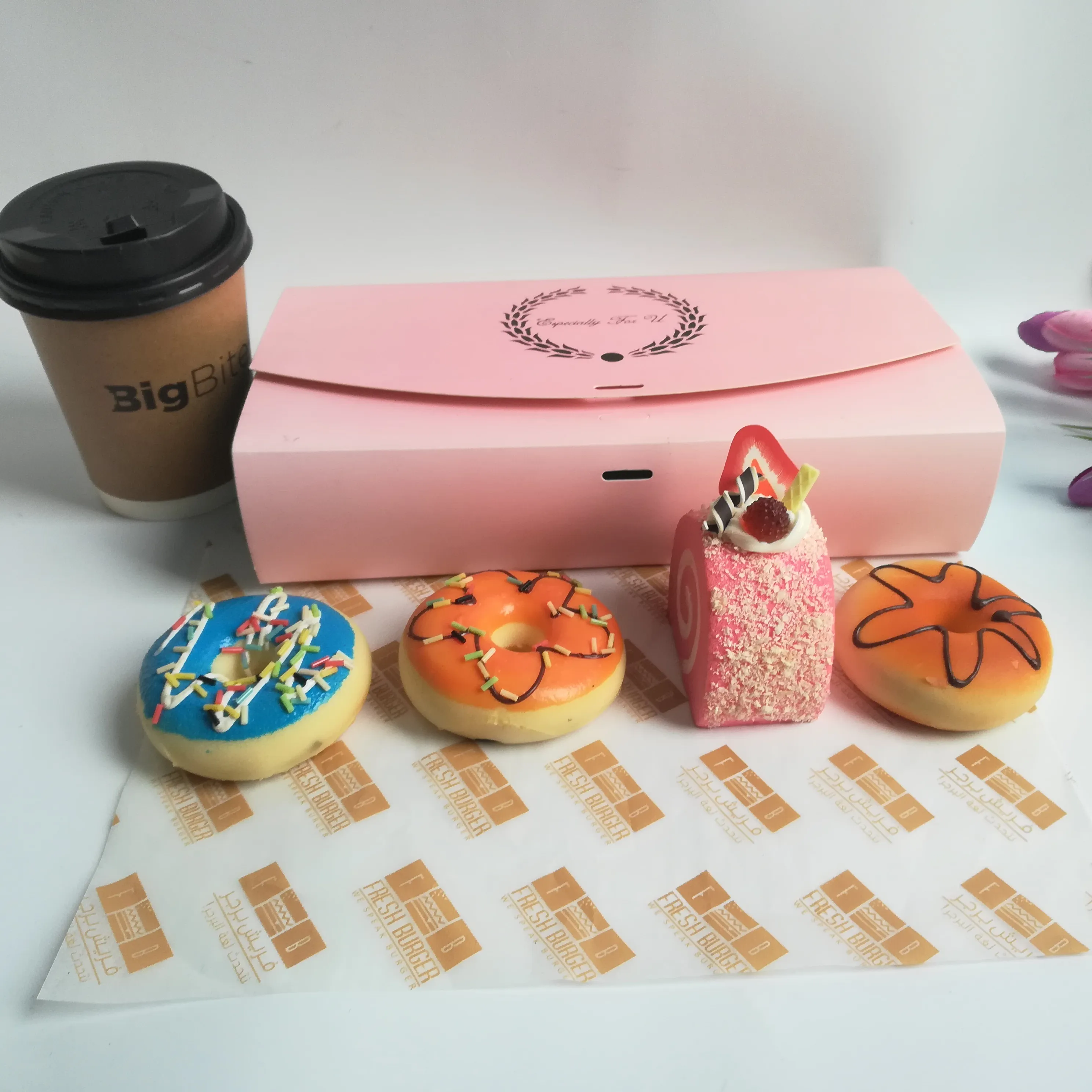 Квадратная подарочная коробка в форме подушки, упаковка на день рождения, милая коробка для печенья, конфет, печать на заказ с вставками