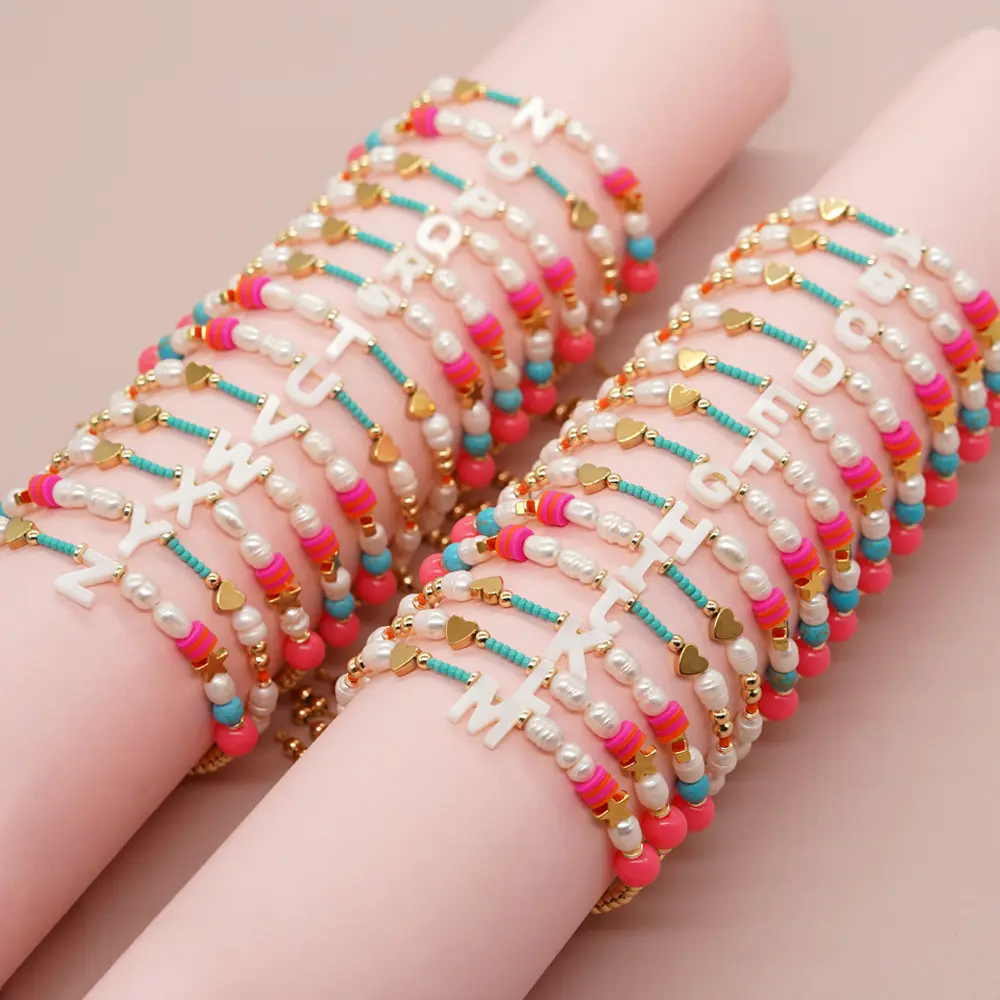 2023 vendita calda Shell A-Z iniziale lettera Seed Bead bracciale bohémien cuore perla corda intrecciata braccialetto da donna