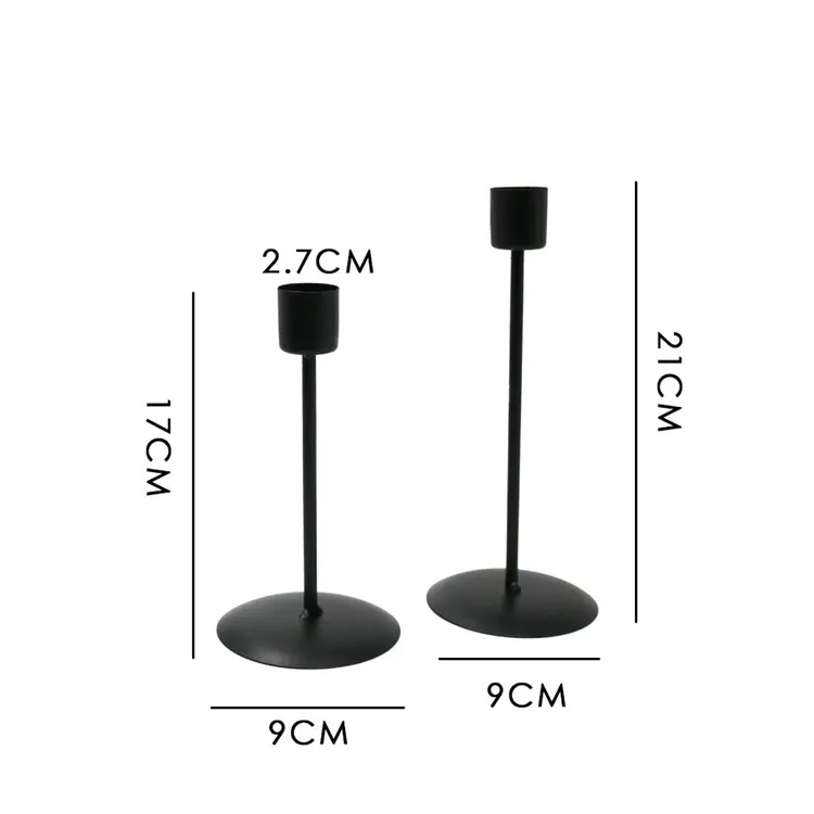 เชิงเทียนเหล็กดัดสีดำที่วางเทียนโลหะสำหรับเทศกาลคริสต์มาส