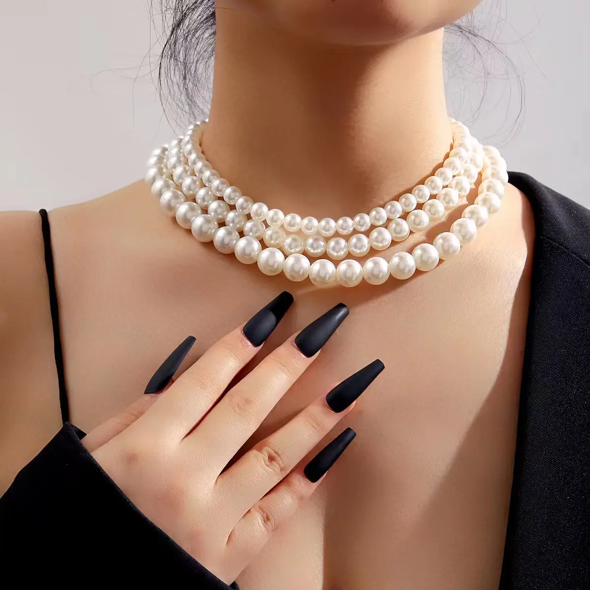 2024 Nouveaux colliers de bijoux de mode Collier de perles à trois couches exagéré