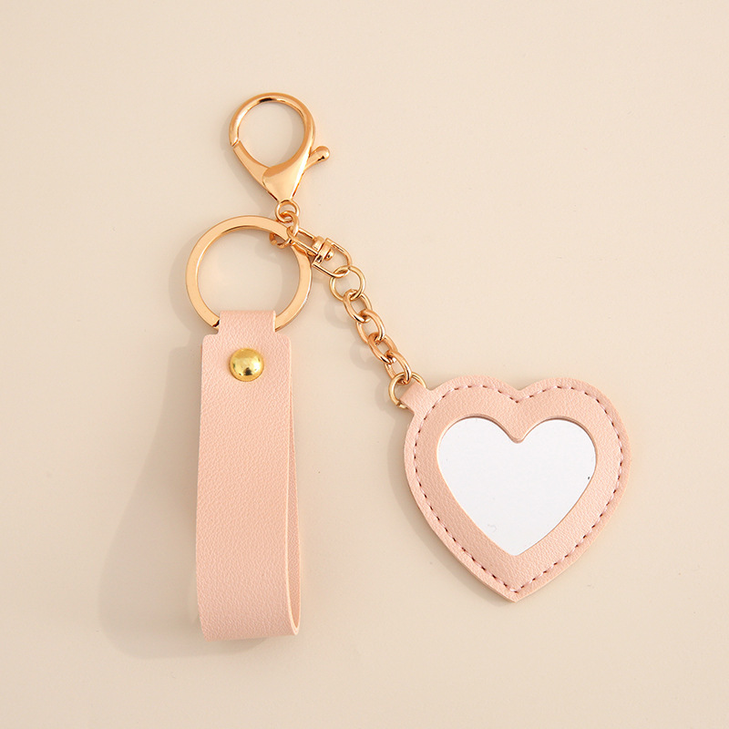 Espejo de corazón rosa