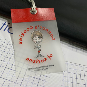 Etiquetas colgantes de PVC transparente con logotipo impreso personalizado, etiquetas colgantes de ropa de lujo, juego de etiquetas oscilantes de lujo, diseño de Pin de cuerda, etiquetas colgantes de ropa de papel - Product Image 5