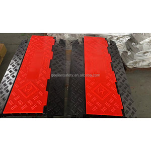 Kauçuk kablo koruyucu apronu PVC kauçuk Mat kablo kapağı hız Humps yol yumru kablo koruyucu tel kordon rampası - Product Image 5