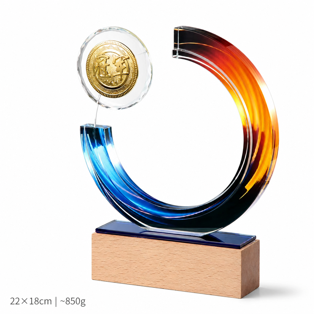 Trofeo dipendente con base in legno di faggio stile C