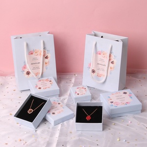 Açık mavi kağıt karton hediye ambalaj çiçek kolye bilezik küpe UV kaplama kabartma için baskılı takı kutusu - Product Image 1