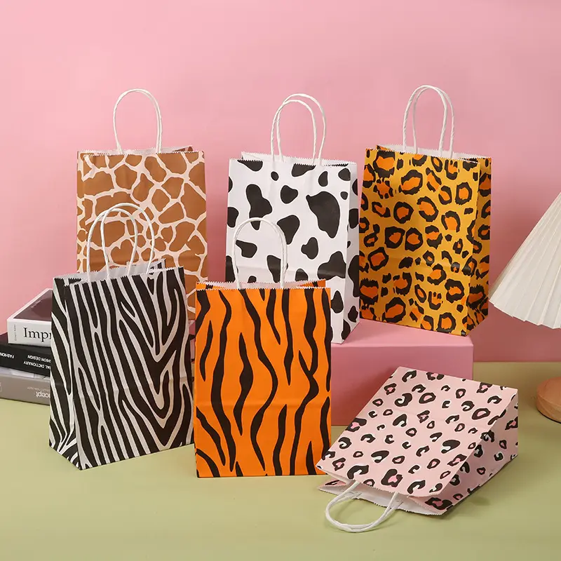 Borsa di carta marrone kraft modello anime all'ingrosso giraffa zebra leopardata sacchetto di carta